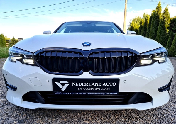 BMW Seria 3 cena 99900 przebieg: 171000, rok produkcji 2019 z Rumia małe 781